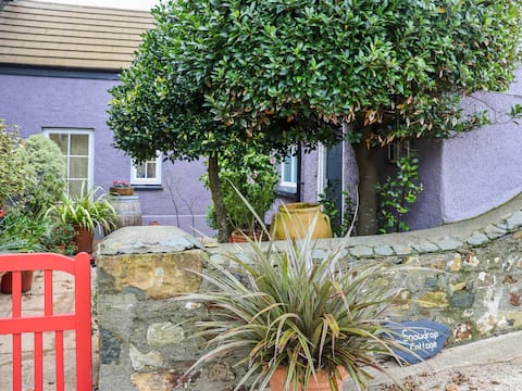 Top Airbnb: Snowdrop Cottage in Pembrokeshire