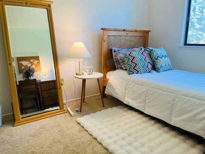Quiet Clean & Bright Room - Novato, CA