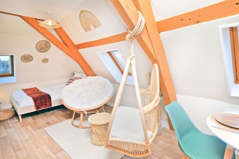 Propriété Airbnb réussie: Bohemian Studio - Central & Comfortable - Air Conditioning - Netflix à Saint Omer
