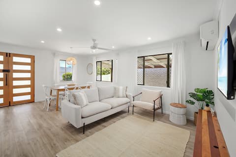 Popular Airbnb listing: Cosy Coastal: Sun-Drenched Garden & Walk to Beach in Mooloolaba