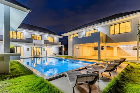 *2 Villas 2 Kitchens 2 Livingrooms Huge Pool V258