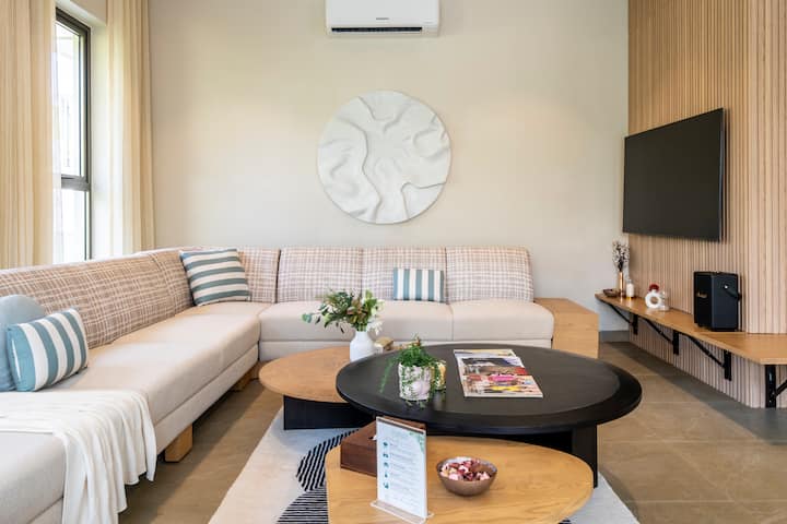 Living room image 6