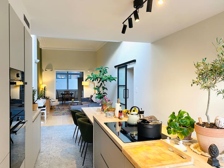 Family townhouse with garden and terrace