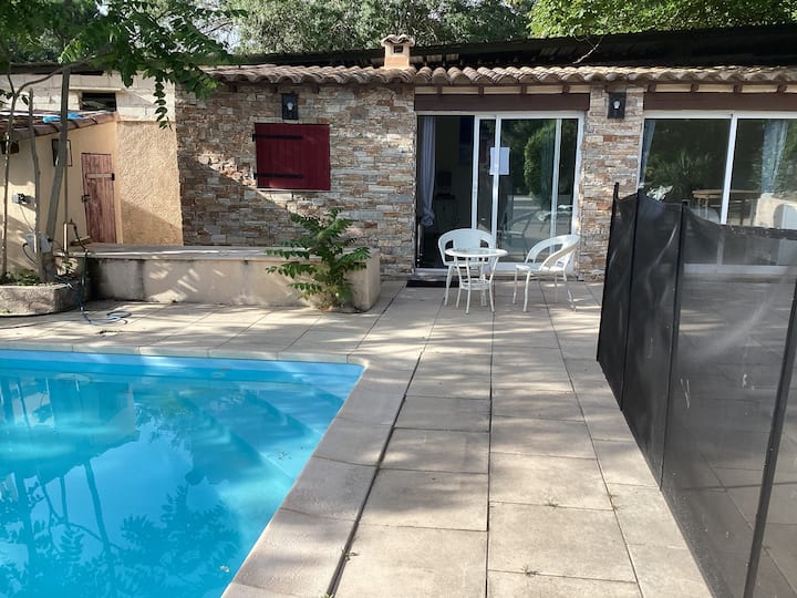 Jolie Petite Bergerie - Marsella, Francia