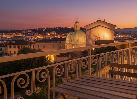[Balcony Overlooking the Historic Center] Air Conditioning, Wi-Fi, Parking