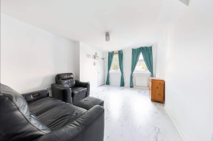 Modern 2-bedroom Apartment With Private Garden - Ilford