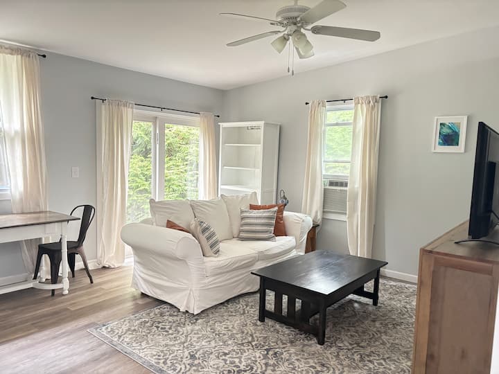 Cottage At Lily Pond - Hamptons, NY