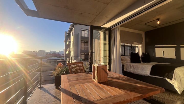 Oceanfront Oasis With Private Balcony - Parklands