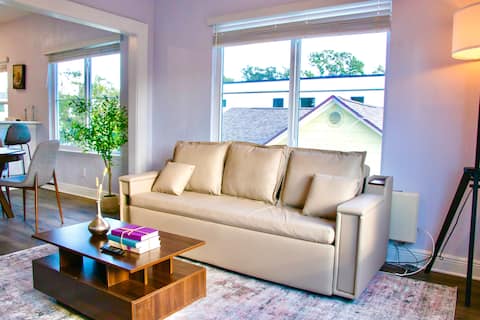 Top performing Airbnb: Walk to Tampa Riverwalk • King Bed • Free Parking in Riverside Heights