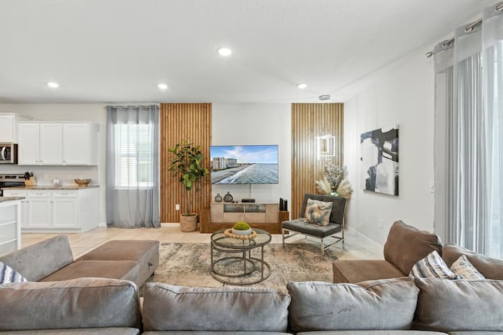 8 Bd/ 6 Ba Sleeps 24! Windsor Island (3707 LA) - Houses for Rent