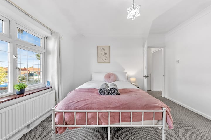 תחשבו על ערבים נעימים, תאורה רגועה, והרקע המושלם לשהייה רגועה.