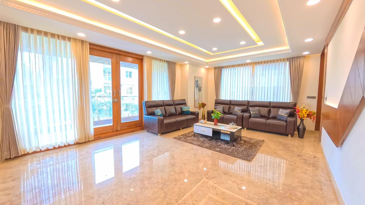 Vistara Presidential 8