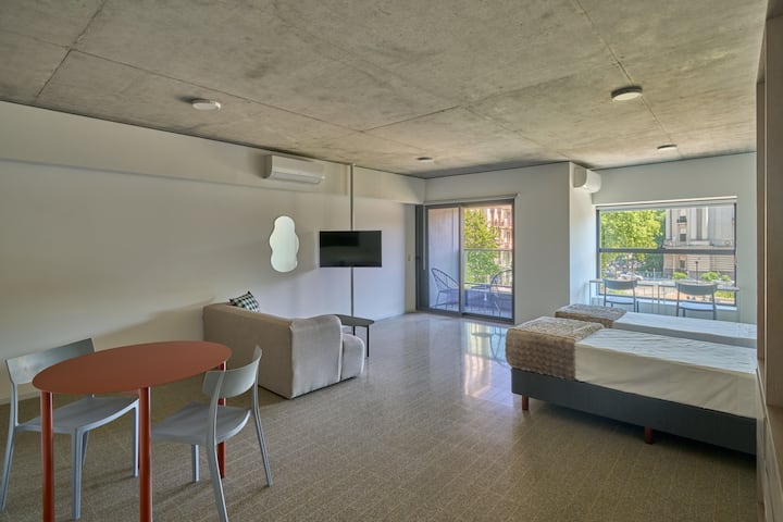 Loft estudio en Monserrat con balcón y amenities