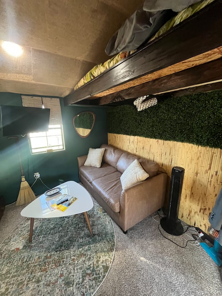 Tiki Tiny Home - Harrisburg, IL
