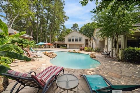 Magnolia Estate with Pool & Guest House