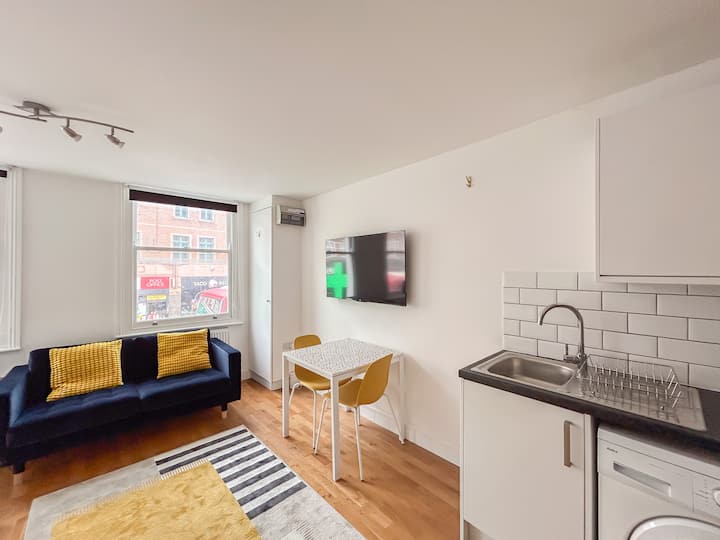 Stylish Camden Apartment C7 - Waltham, MA