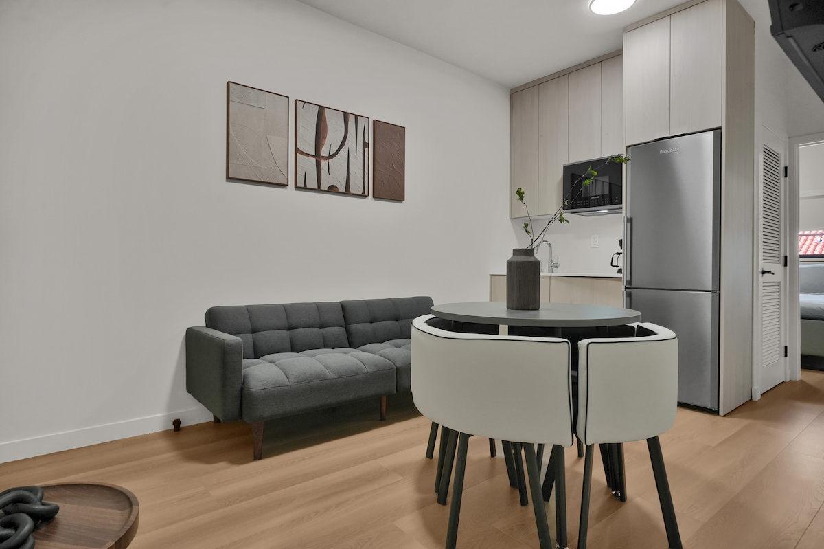 Popular Airbnb listing: Family apartment with pool in Miami in Latin Quarter