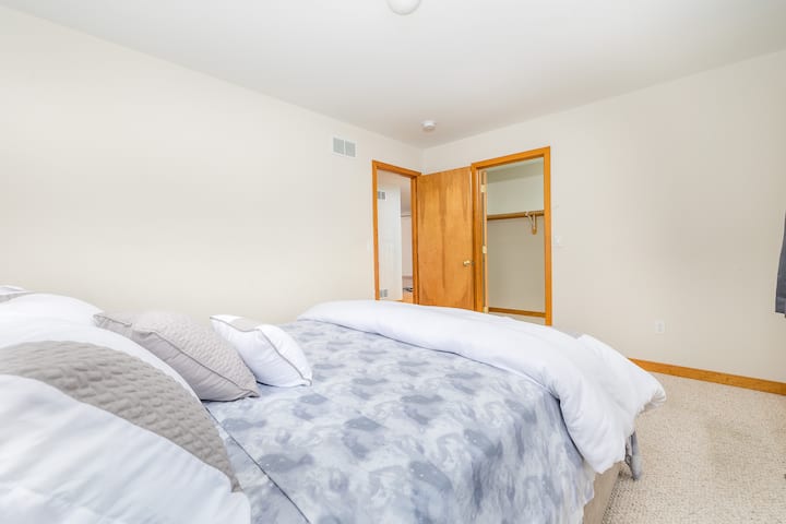 „Од удобни ќошиња до уредена смиреност.  
Овој простор е наменет за спиење.“