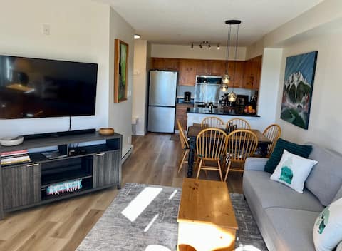 Successful Airbnb property: Slopeside Suite! New Ski In/Out @ Mt Washington in Comox Valley C (Puntledge Black Creek)