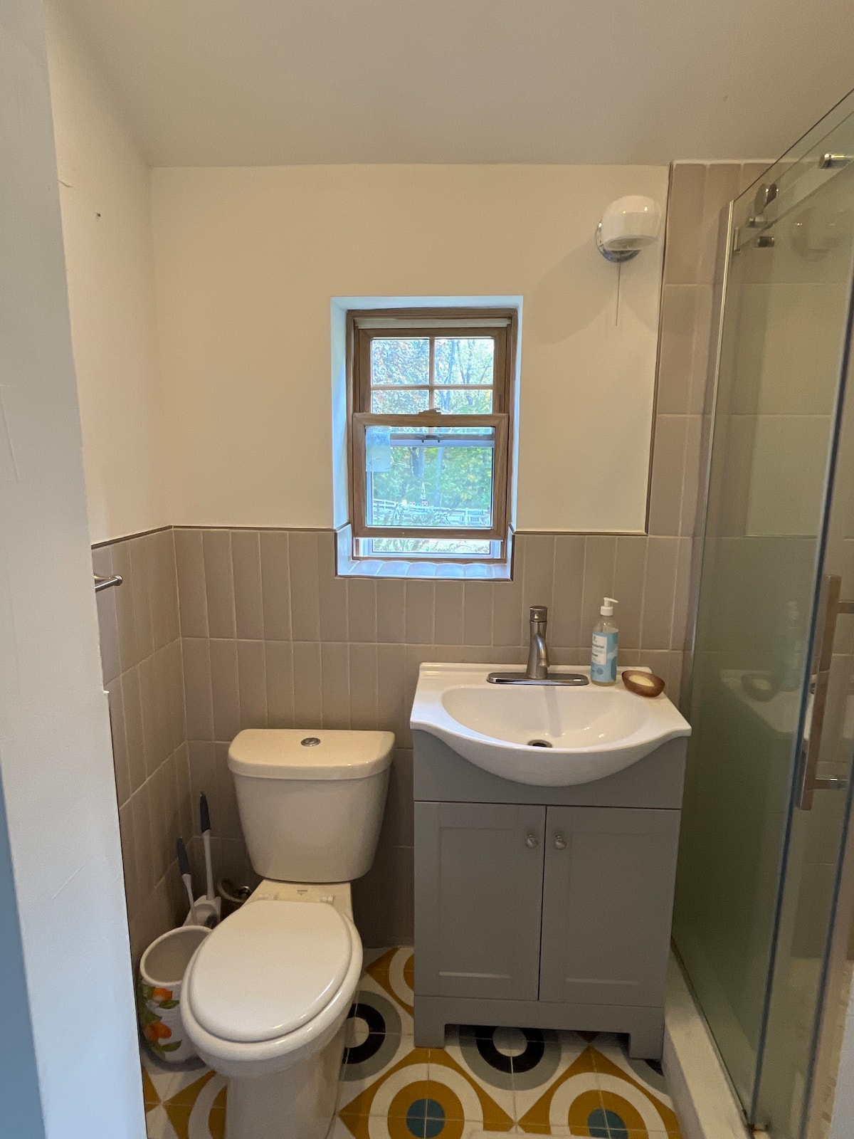 Cabin bathroom or amenity photo