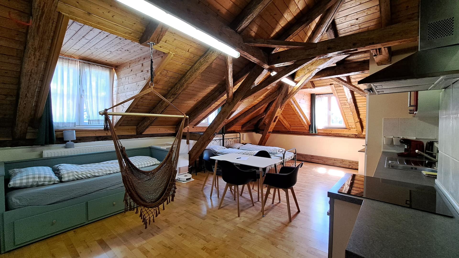 Quiet Alpine Loft · central, bright & cozy