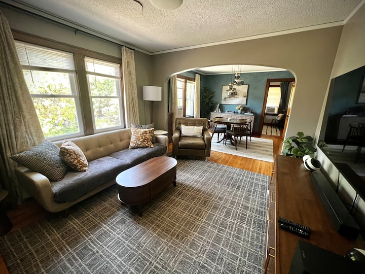 Outdoor Lovers Loft (King Bed)- Pet Friendly - Minneapolis, MN