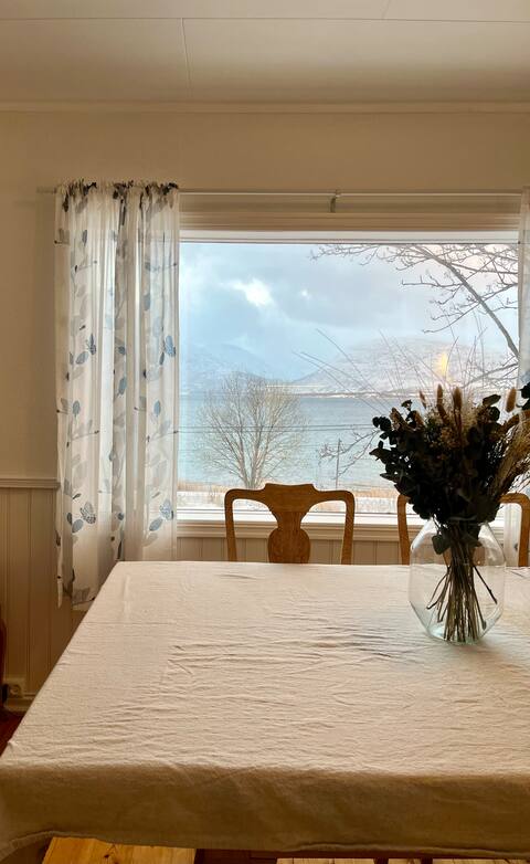 Popular Airbnb listing: Rural idyll close to the sea in Reinelva/Hundbergan