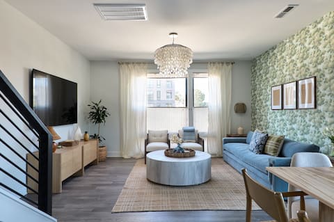 Popular Airbnb listing: Beautiful New Townhome Steps from Stadium in Second Ward