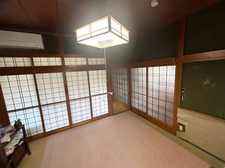 ２つの温泉が徒歩10分圏内にある一棟貸し1階貸切古民家/駐車場敷地内3台まで無料 - 由利本荘市