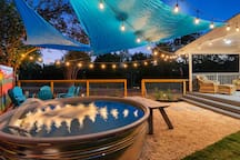 Lake Access and Pool in the heart of Domain