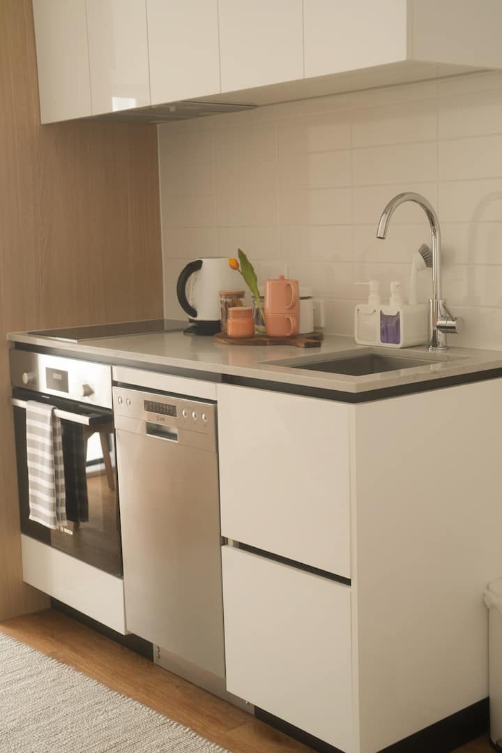 Full kitchen image 2