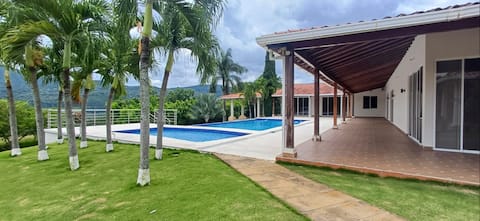 Villa - 10 Min San Gil, Pools, Soccer field, BBQ