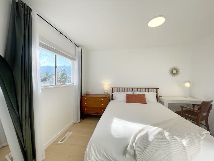 30 Day+ Mountain Vw Bed Nr Garden Of The Gods - Colorado Springs, CO