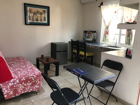 Top Airbnb: Apartment 2 Casa Penelope kids 10 years or older in San Pedro Pochutla