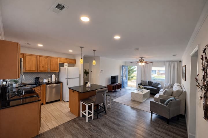 Luxestay | Safe • Comfy • 5 Min To Beach+langley! - Hampton, VA