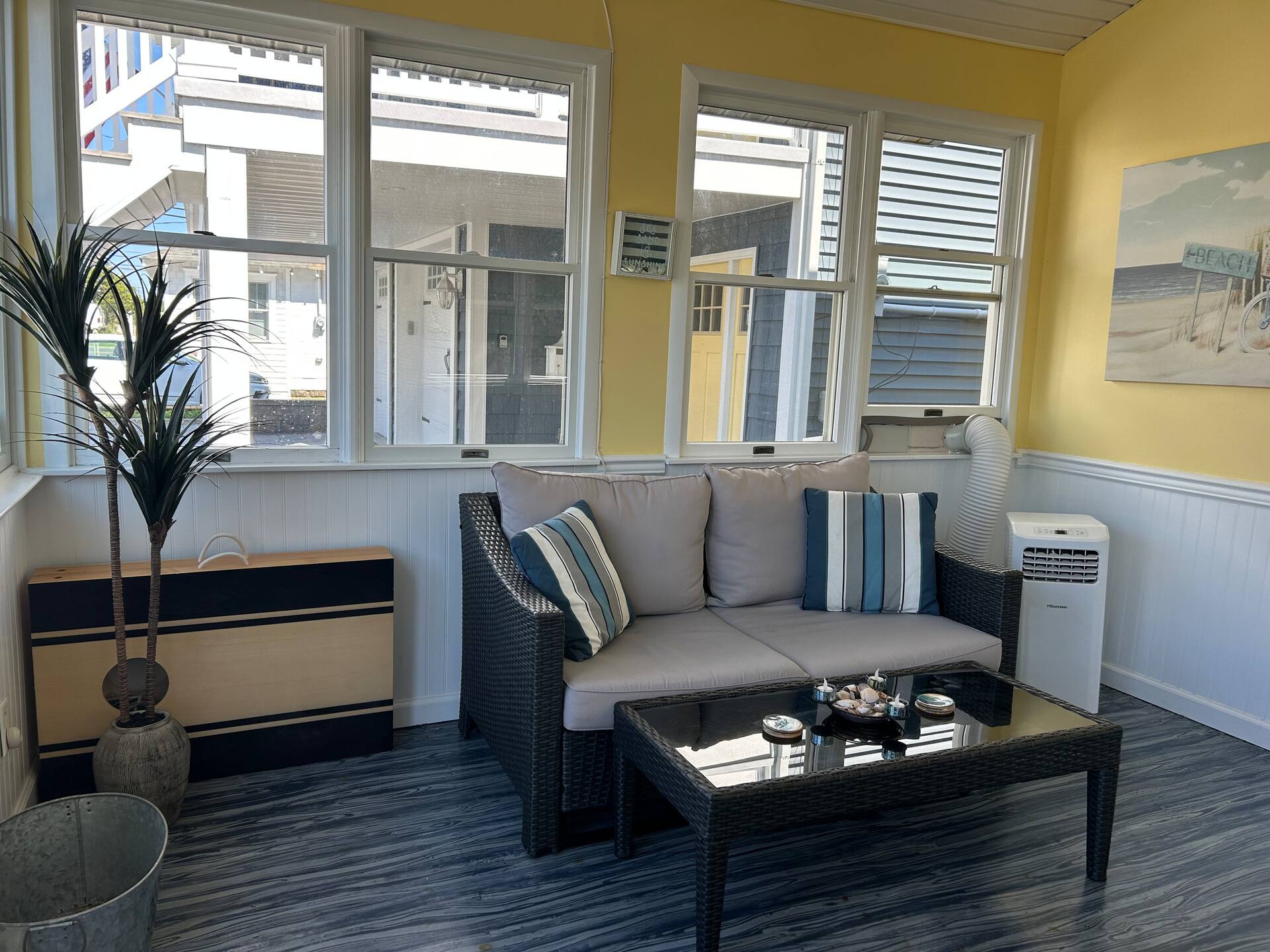 Beach Getaway - 3BR,A/C,1 Block to Beach, 6 badges