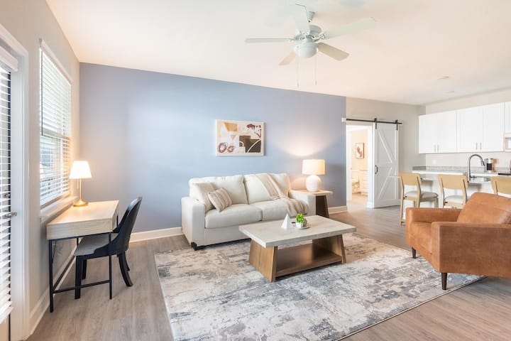 Landing | Modern 2bd, Gym, Pool - Ocala, FL