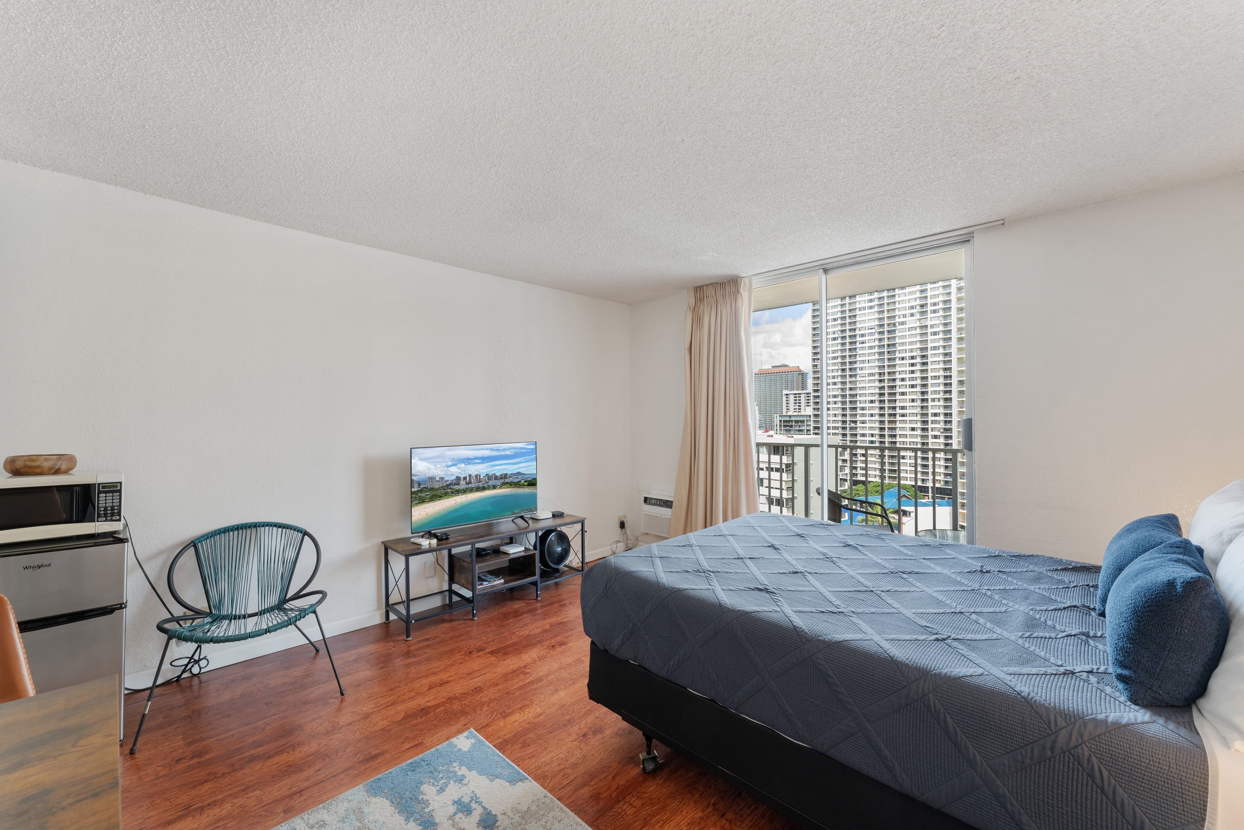 14F Cute Studio @ Inn On the Park - Image 15