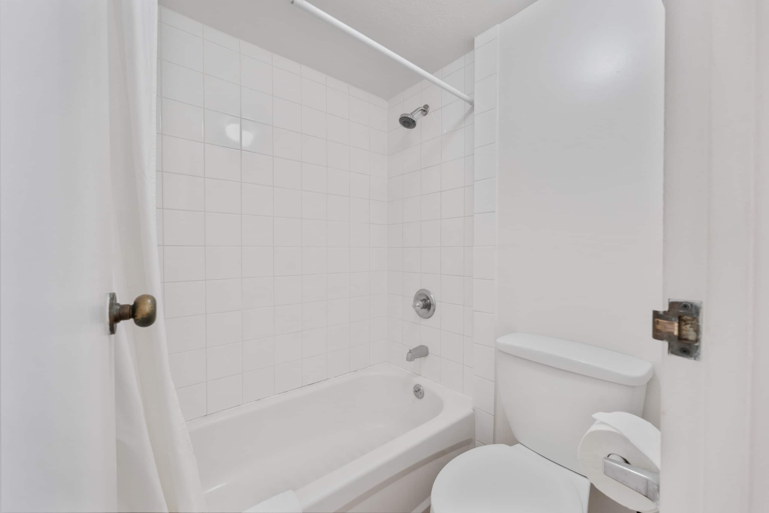 14F Cute Studio @ Inn On the Park - Image 6