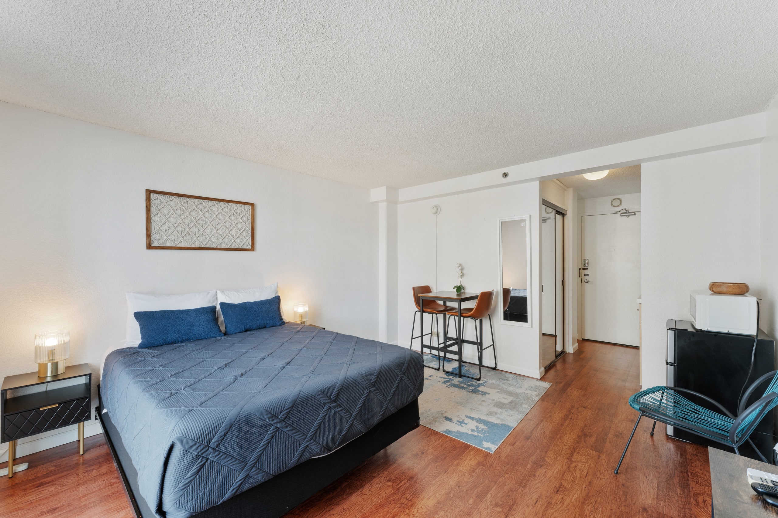14F Cute Studio @ Inn On the Park - Image 12