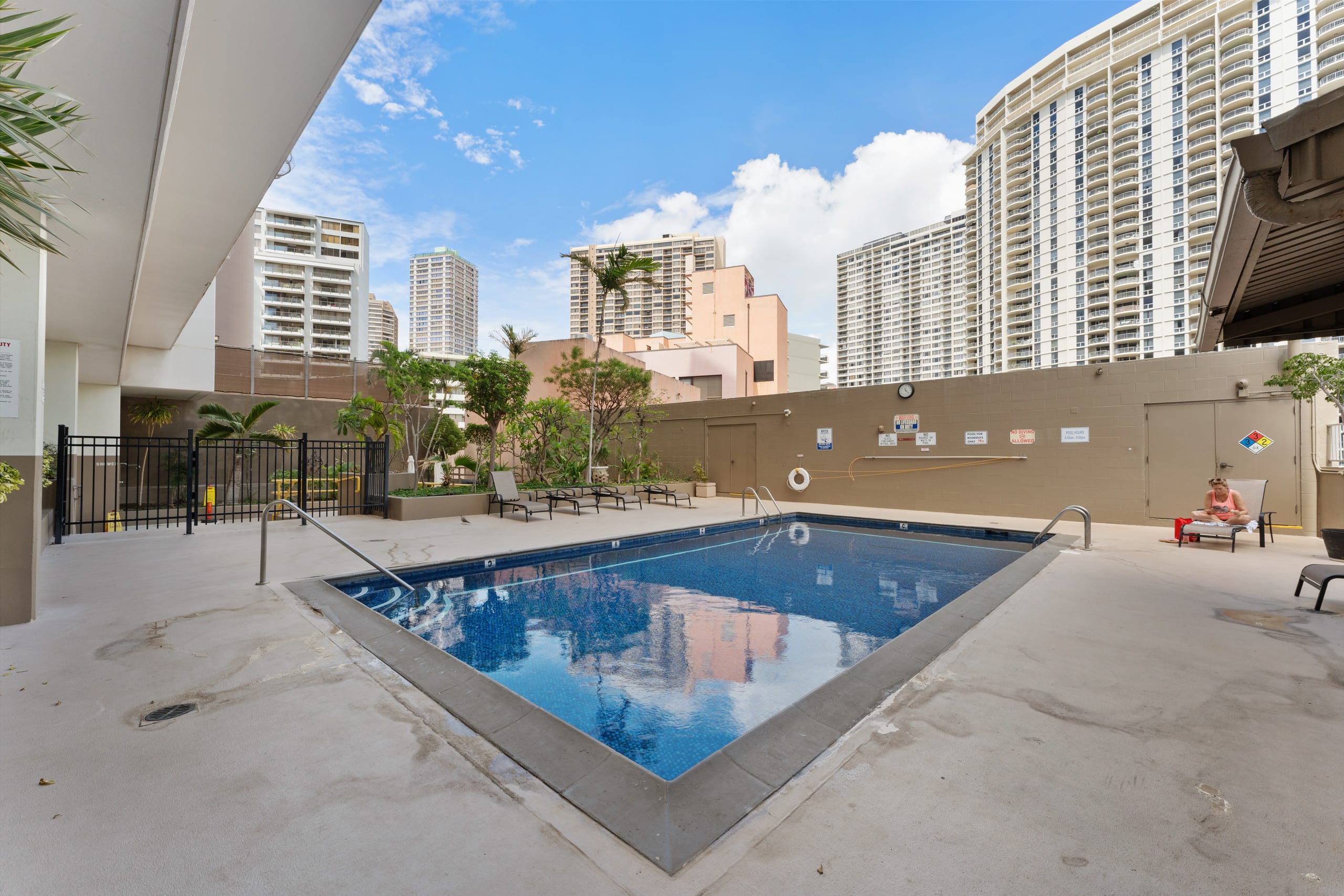 14F Cute Studio @ Inn On the Park - Image 11