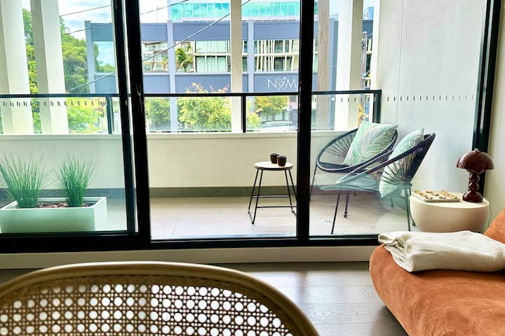 Sunny Apartment In Richmond With Balcony - Richmond