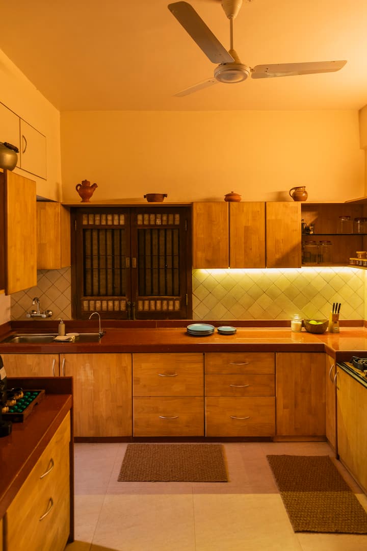 Full kitchen image 2