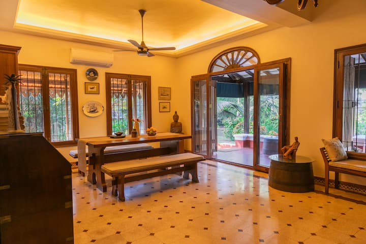 Dining area image 2