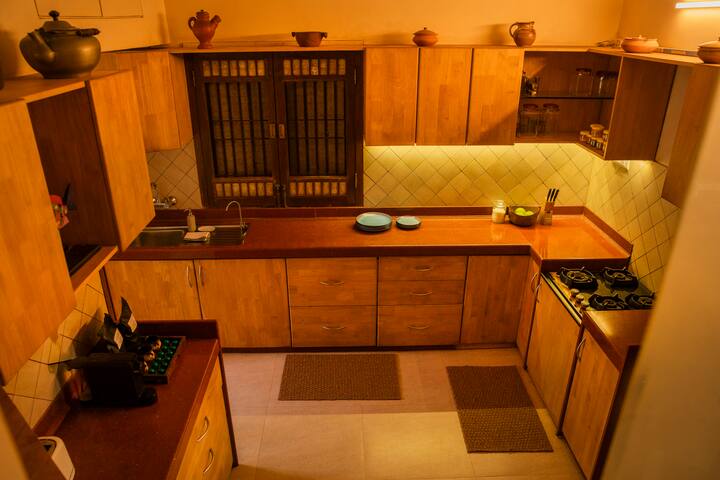 Full kitchen image 1