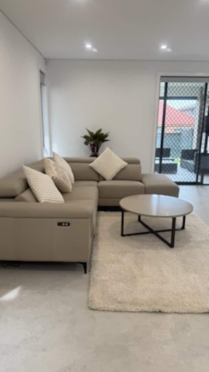 Cozy Bedroom Suite - Liverpool