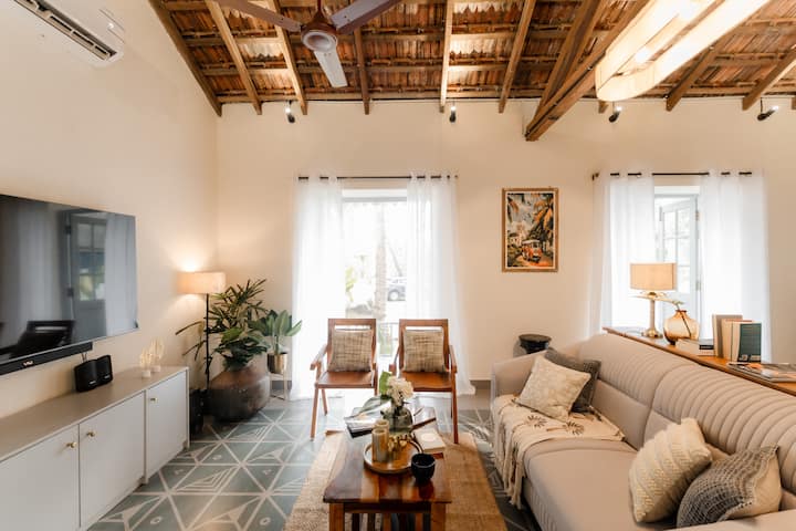 Living room image 6