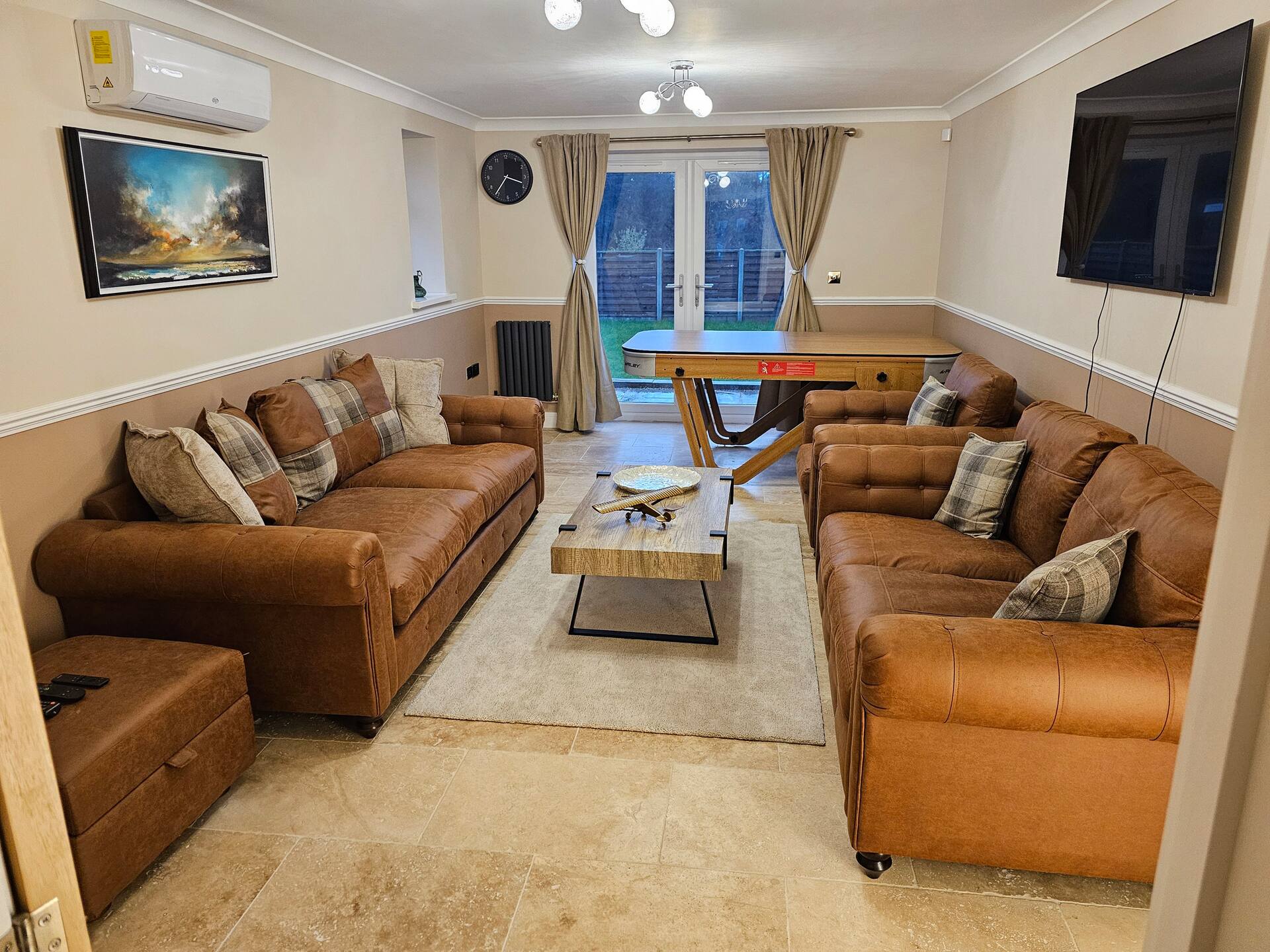 Hilcote Exec 2-Bed: AC, EV Charge & Games Table