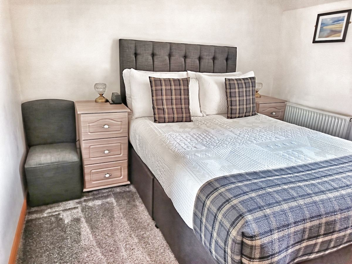 By The Bay, Bed & Breakfast by Lains Lettings