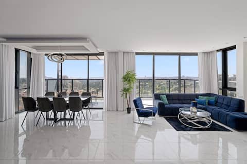 Dream 5BR Extravagant Duplex with Sauna by Shuk